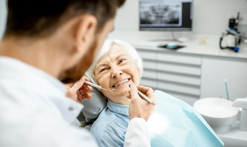 Người cao tuổi vẫn có thể tiến hành trồng răng Implant