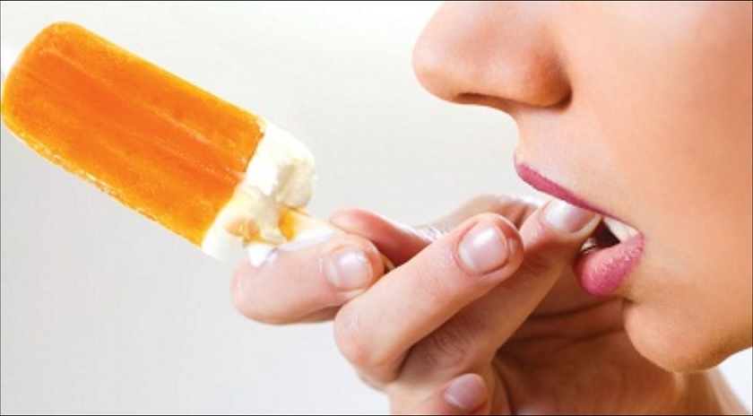 Ê buốt răng có thể xuất hiện khi ăn đồ lạnh
