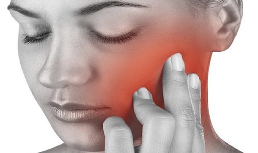 Có thực phẩm hoặc phương pháp tự nhiên nào có thể giúp giảm đau hàm phải gần tai?