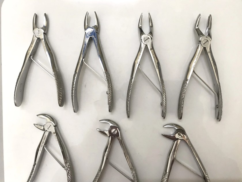 Bộ kìm nhổ răng trẻ em Bộ kìm nhổ răng trẻ em