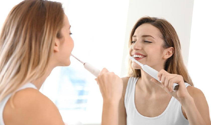 Sử dụng bàn chải điện đúng cách sẽ mang lại hiệu quả cao