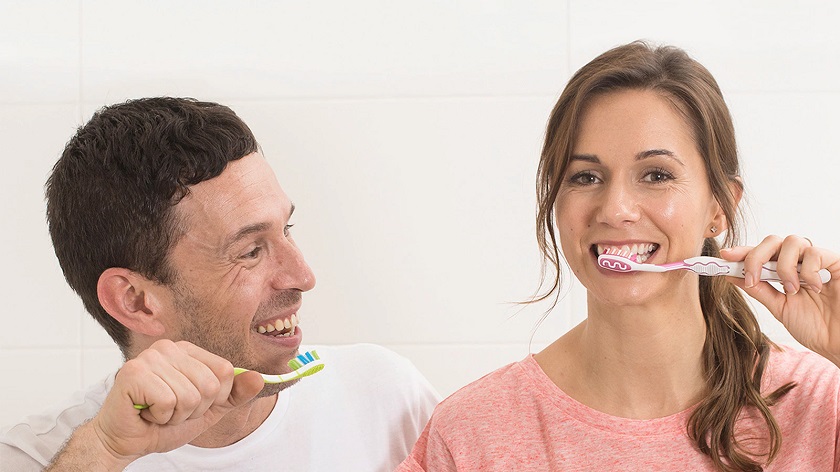 Vệ sinh đúng cách để bảo vệ răng sứ