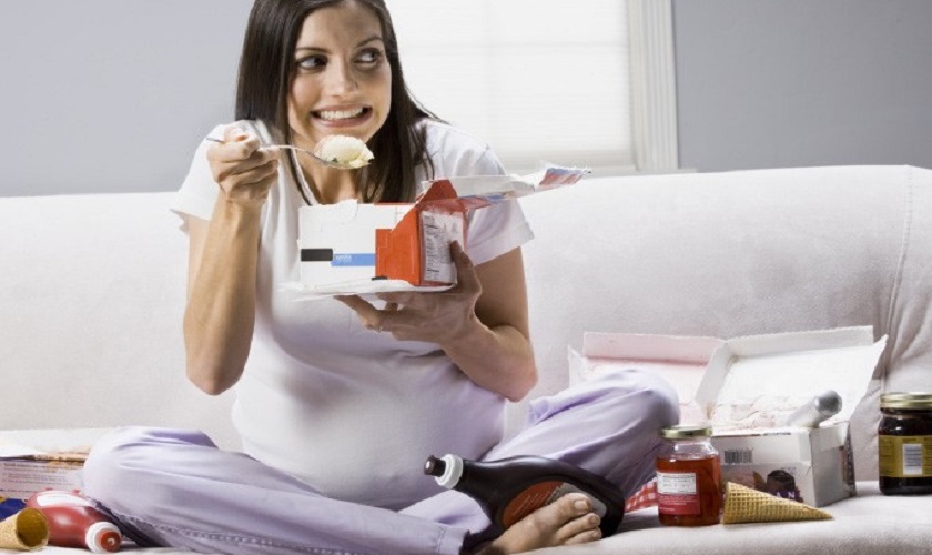 Chế độ ăn uống thất thường khi mang thai có thể dẫn đến đau nhức răng