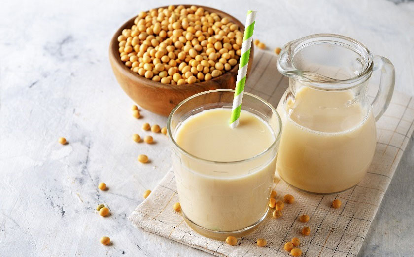 Sữa đậu nành là một trong những thực phẩm rất tốt cho quá trình hồi phục thương tổn