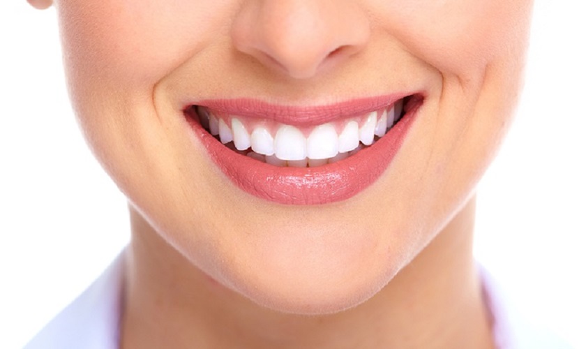 Cạo vôi răng và tẩy trắng răng giúp bạn có được hàm răng trắng sáng khỏe mạnh và nụ cười tự tin