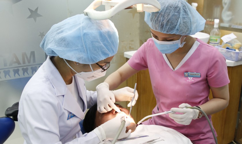 Cạo vôi răng định kỳ 6 tháng/lần tại nha khoa uy tín