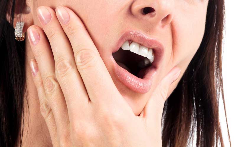 Những người có nền răng yếu có thể bị chảy máu khi cạo vôi răng