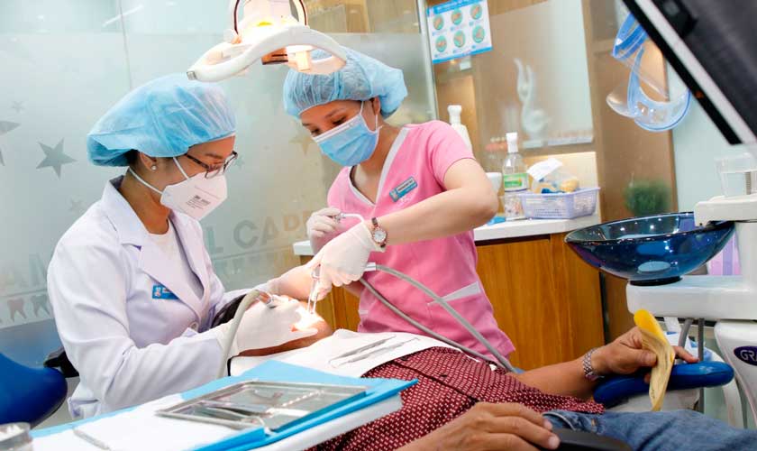 Cạo vôi răng an toàn, không đau tại Nha khoa Nhân Tâm