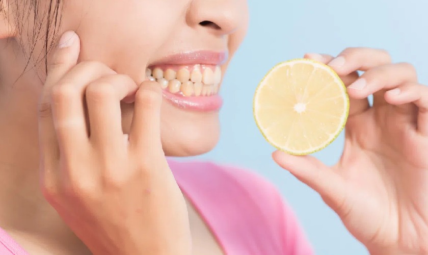 Khi sử dụng các cách loại bỏ mảng bám răng tại nhà phải thật cẩn thận