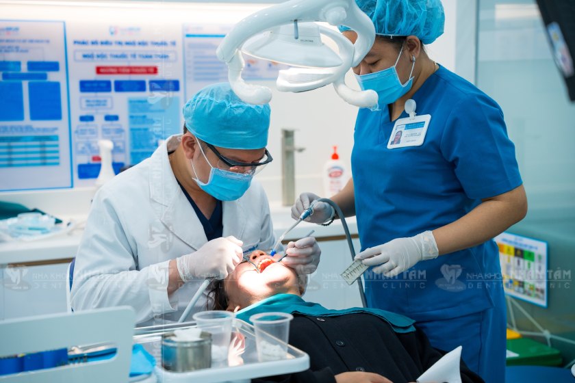 Cần tái khám định kỳ theo lịch hẹn của bác sĩ sau khi cấy ghép Implant Cần tái khám định kỳ theo lịch hẹn của bác sĩ sau khi cấy ghép Implant