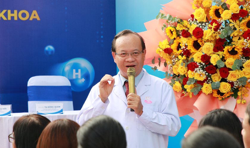 Ts.Bs Võ Văn Nhân phát biểu trong buổi lễ ra mắt trung tâm điều trị dự phòng và xử lý biến chứng Implant nha khoa