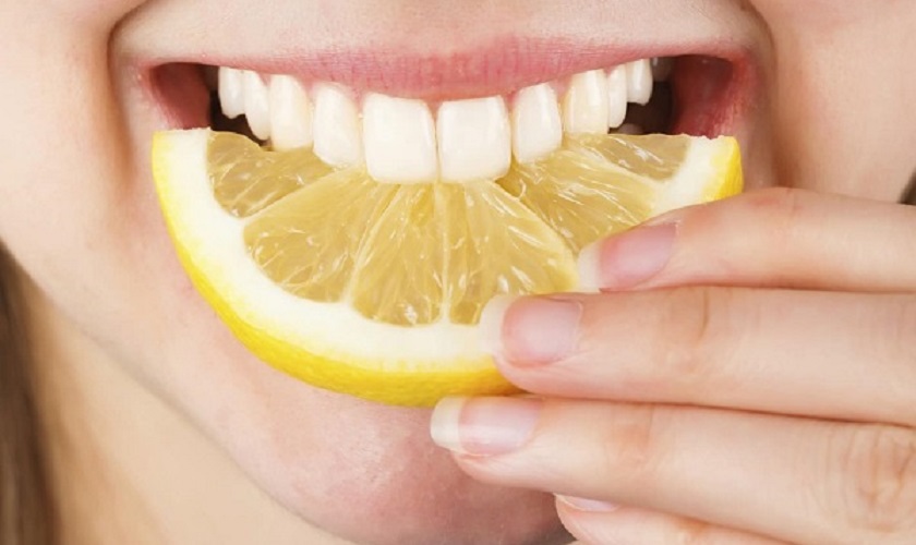 Sử dụng quá nhiều thực phẩm có tính axit có thể dẫn đến mòn chân răng