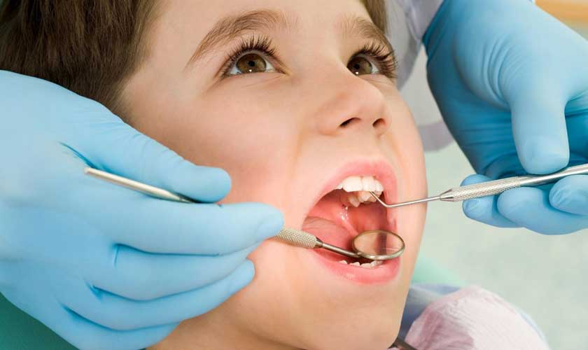 Trẻ cần được chăm sóc răng miệng kỹ lưỡng để có hàm răng chắc khỏe