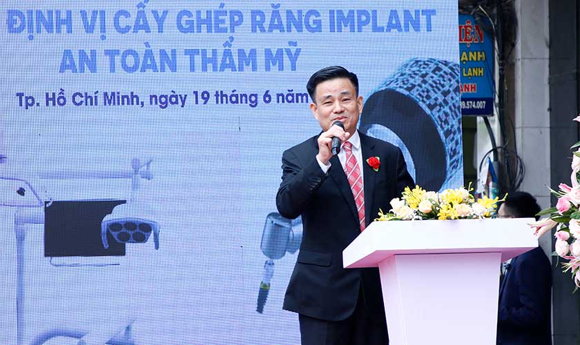 Gs.Ts Trịnh Đình Hải chia sẻ trong buổi lễ chuyển giao công nghệ định vị cấy ghép răng Implant của Nha khoa Nhân Tâm