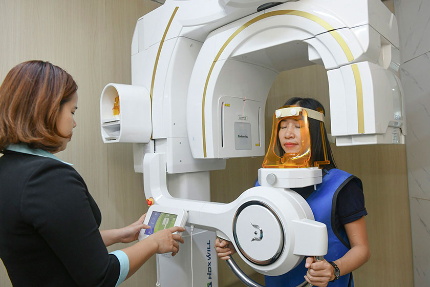 Chụp phim X-quang để khảo sát tình trạng xương hàm