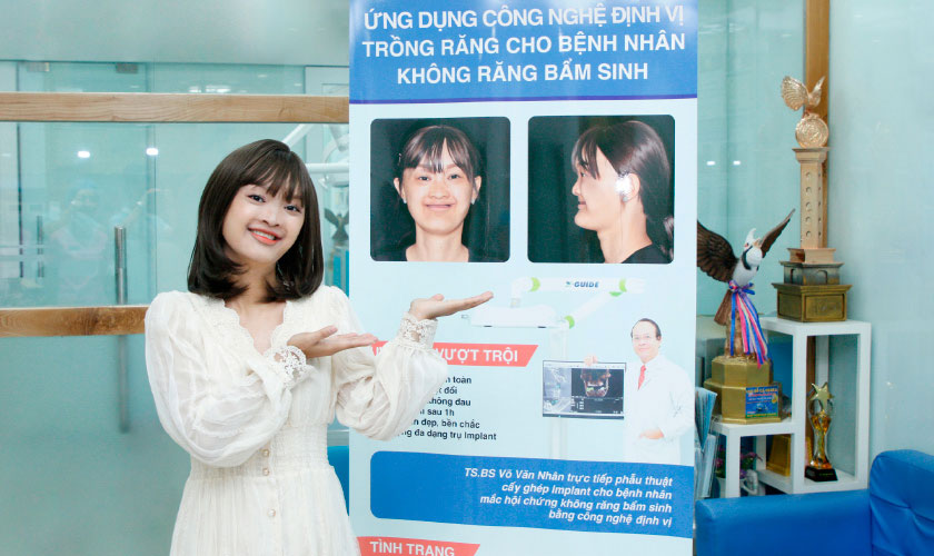 Nụ cười hoàn hảo của khách hàng khi cấy ghép Implant bằng công nghệ định vị