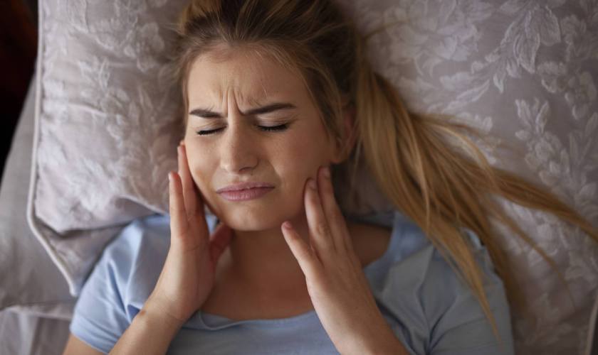 Vì sao bạn bị đau răng ban đêm?