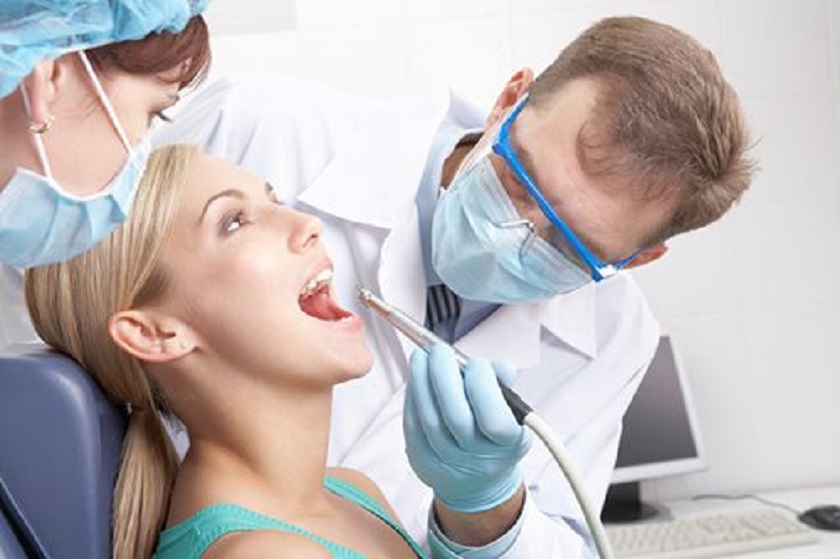 Bạn nên tới phòng khám răng gần nhất để kiểm tra sau khi mơ bị gãy răng