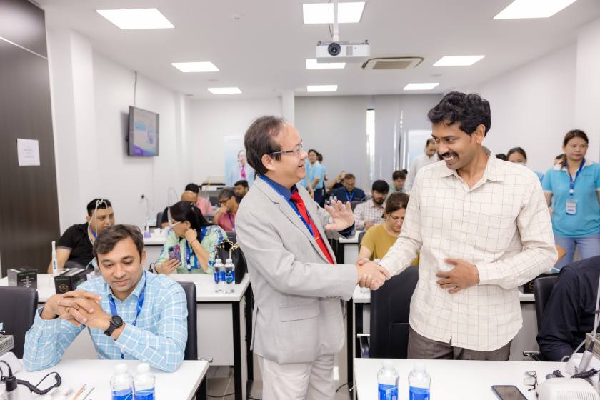 Tiến sĩ - Bác sĩ Võ Văn Nhân là chuyên gia Implant hàng đầu tại Việt Nam