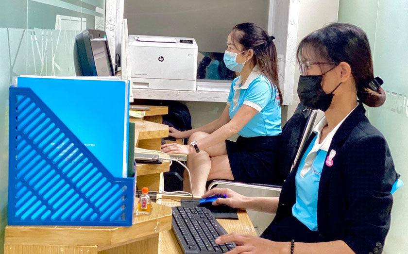 Khách hàng có thể đặt hẹn với Nha khoa Nhân Tâm qua Website, Fanpage