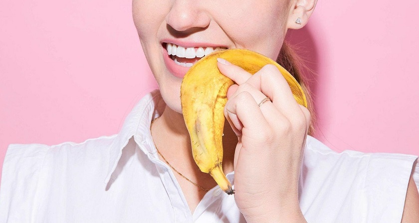 Cách làm trắng răng bị ố vàng bằng vỏ chuối