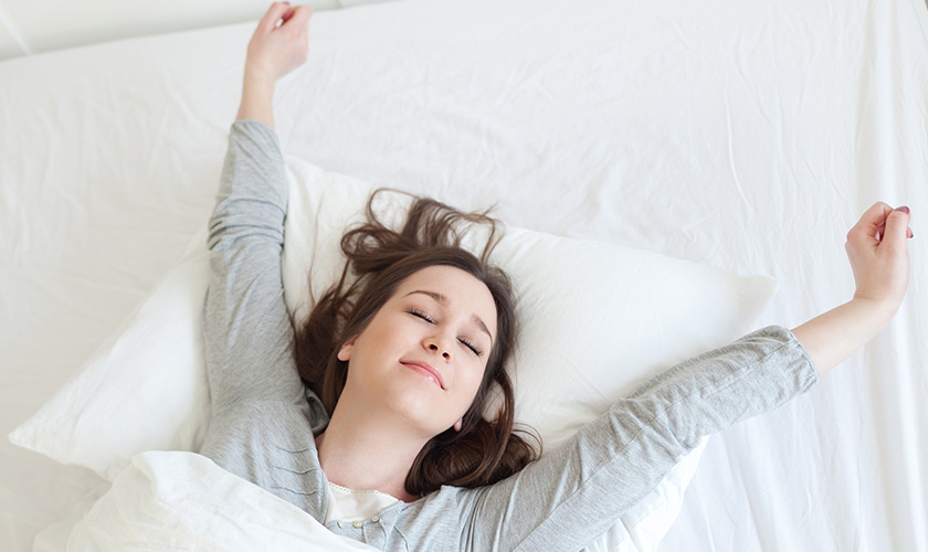 Chế độ nghỉ ngơi hợp lý giúp hạn chế chảy máu sau khi nhổ răng    