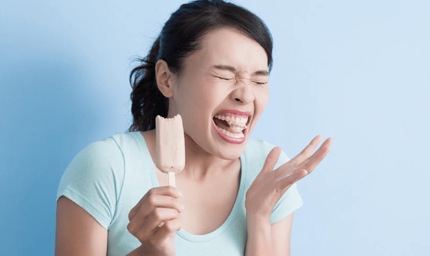 Răng bị ê buốt khi ăn thực phẩm quá lạnh