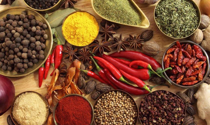 Ăn nhiều thực phẩm cay nóng là nguyên nhân hàng đầu gây lở miệng