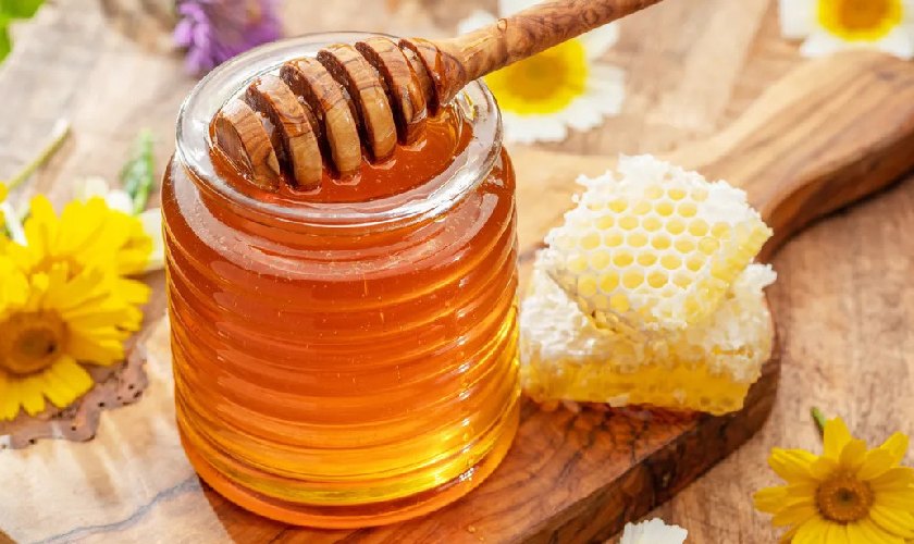 Mật ong có khả năng kháng khuẩn, chống viêm rất tốt