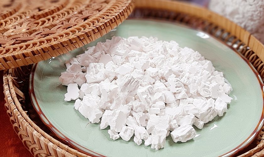 Bột sắn dây thu được sau khi phơi nắng