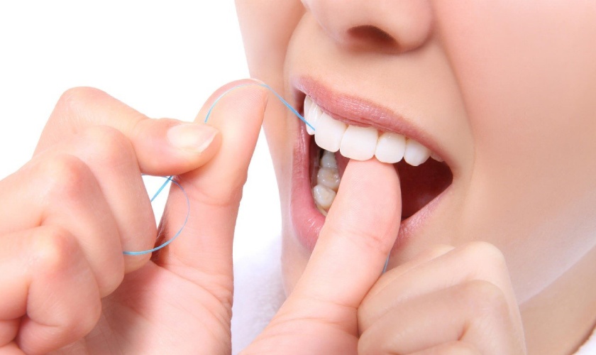 Kết hợp sử dụng chỉ nha khoa để bảo vệ răng miệng một cách toàn diện