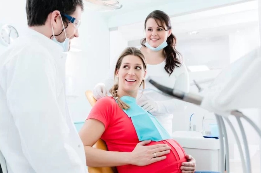 Phụ nữ mang thai khi chụp X-quang cần thông báo trước cho bác sĩ