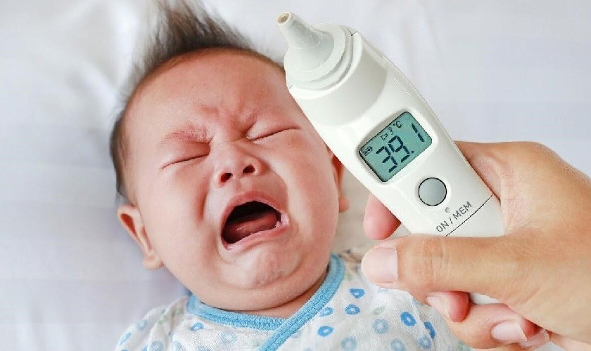 Giai đoạn bệnh khởi phát trẻ có thể bị sốt