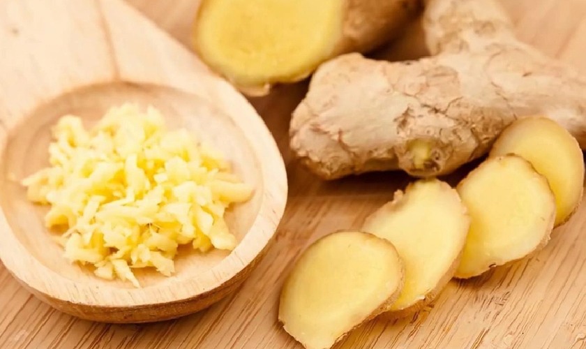 Gừng tươi có tính ấm, vị cay nồng, giúp giảm đau họng hiệu quả