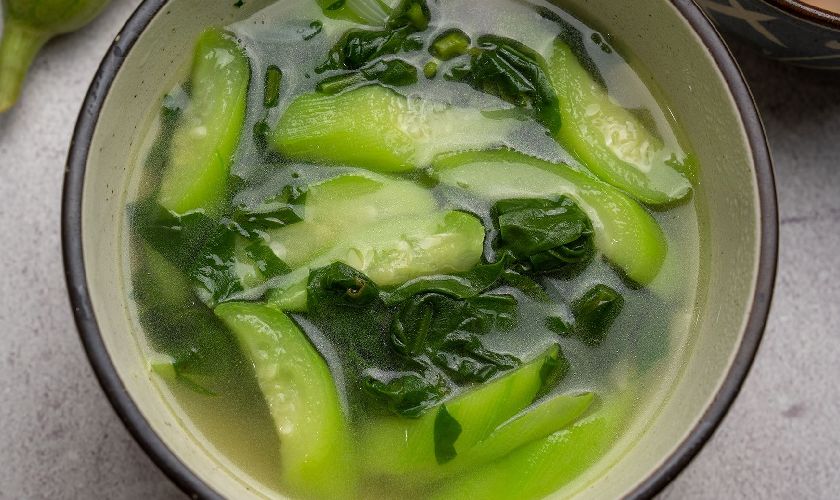 Canh mướp, mồng tơi sẽ giúp cổ họng bạn dễ chịu, đồng thời hỗ trợ tiêu hóa tốt