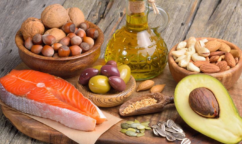 Dầu oliu, các loại hạt,... có khả năng kháng viêm cao