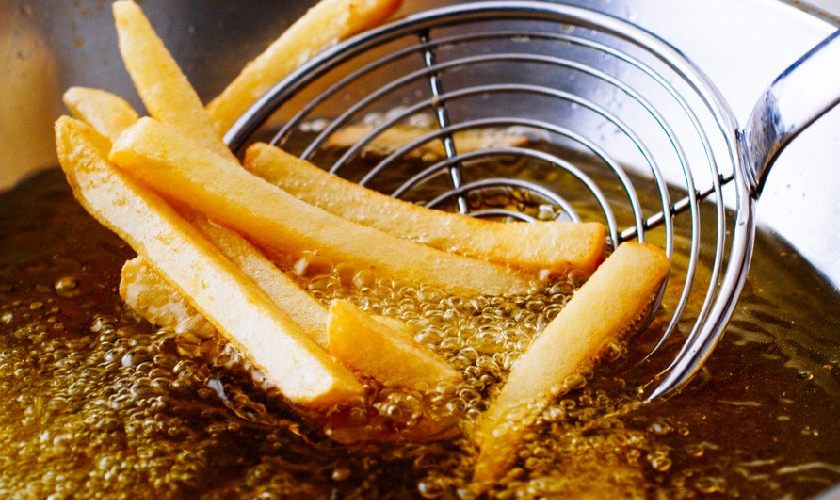 Thực phẩm nhiều dầu mỡ có thể làm tăng cảm giác khó chịu