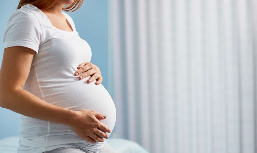 Thay đổi nội tiết tố khi mang thai có thể gây nổi đẹn lưỡi