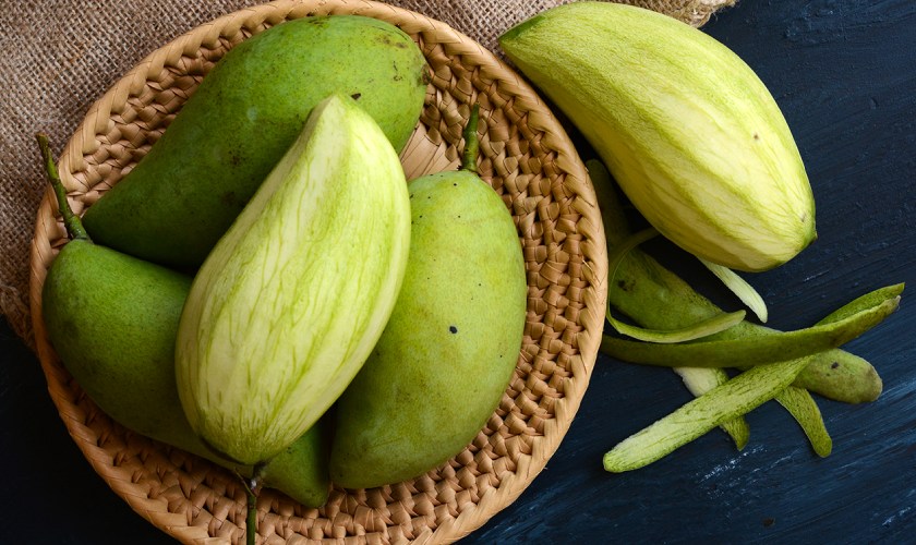 Ăn nhiều trái cây chua cũng là nguyên nhân gây ê buốt chân răng