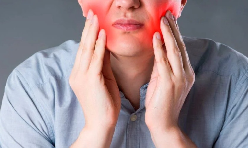 Hoại tử xương hàm có thể dẫn đến những biến chứng nguy hiểm, ảnh hưởng đến ăn nhai và sinh hoạt của người bệnh Hoại tử xương hàm có thể dẫn đến những biến chứng nguy hiểm, ảnh hưởng đến ăn nhai và sinh hoạt của người bệnh