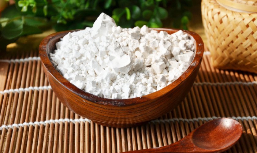 Bột sắn dây có tính mát, giúp làm dịu cơn đau do nhiệt lưỡi gây ra