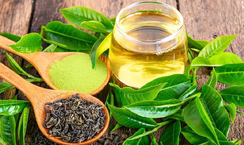 Trà chứa chất tannin dễ khiến răng bị xỉn màu