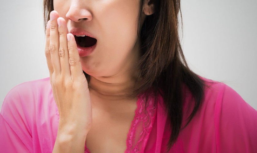 Nước bọt có mùi hôi: Nguyên nhân và cách khắc phục