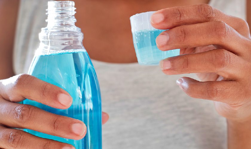 Nước súc miệng Chlorhexidine có thể gây ra một số tác dụng phụ