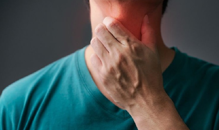 Viêm họng cấp thường xuất hiện do vi khuẩn và virus lây qua đường hô hấp