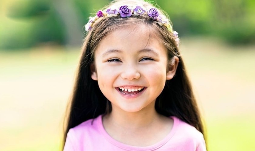 Hàm răng trắng sáng giúp bé cười tự tin