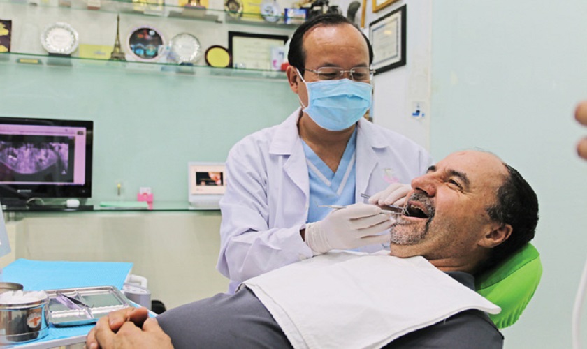 Thăm khám và điều trị tại nha khoa uy tín khi bị đau răng