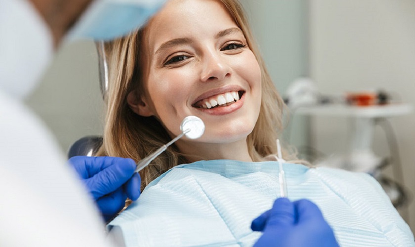 Nên thăm khám định kỳ tại nha khoa để đảm bảo răng miệng luôn khỏe mạnh