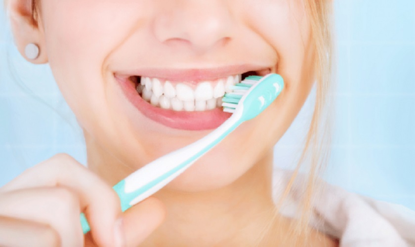Chải răng thường xuyên và đúng cách giúp duy trì sức khỏe răng miệng
