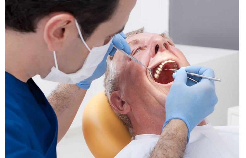 Người cao tuổi nên thăm khám nha khoa và lấy vôi răng định kỳ 6 tháng/lần để phòng tránh bệnh nha chu